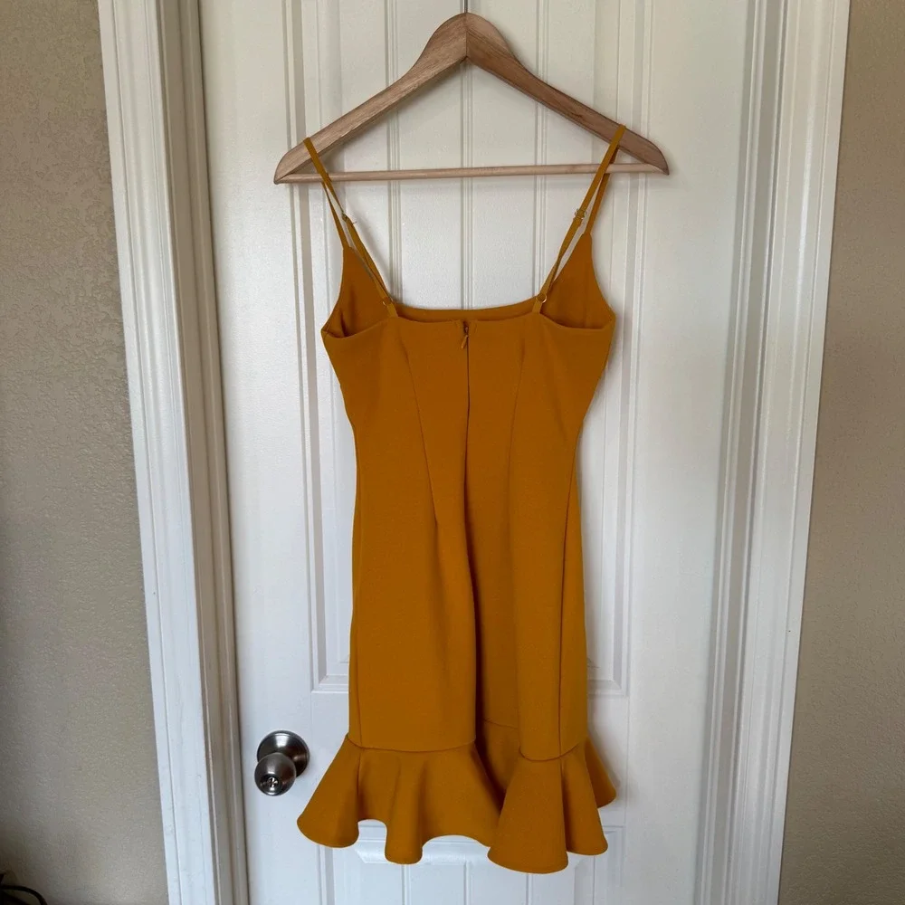 White Fox Mini Dress Women‎ XS Mustard Yellow Excellent Ruffle Spaghetti Strap
